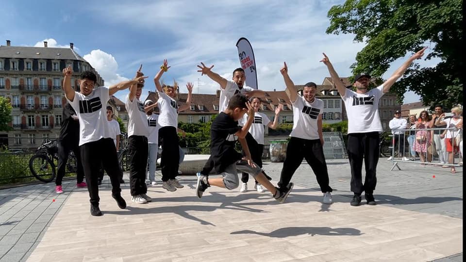 La compagnie Mistral-Est avec leurs T-shirts réalisé par So Custom