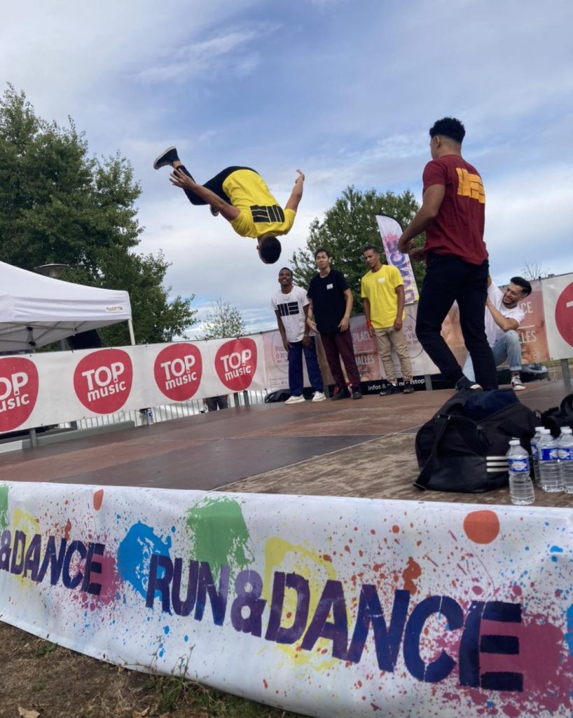 La compagnie Mistral-Est avec leurs T-shirts réalisé par So Custom