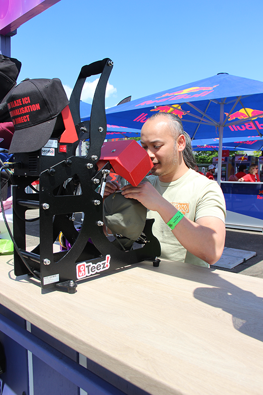 So custom spécialiste du marquage textile et objet sur strasbourg alsace, évènement Nl contest strasbourg 2024 stand de personnalisation en direct 03 88 30 42 24