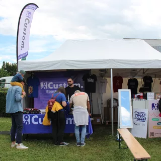 So custom spécialiste du marquage textile et objet sur strasbourg alsace, évènement Nl contest strasbourg 2024 stand de personnalisation en direct 03 88 30 42 24