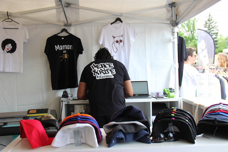 So custom spécialiste du marquage textile et objet sur strasbourg alsace, évènement Nl contest strasbourg 2024 stand de personnalisation en direct 03 88 30 42 24
