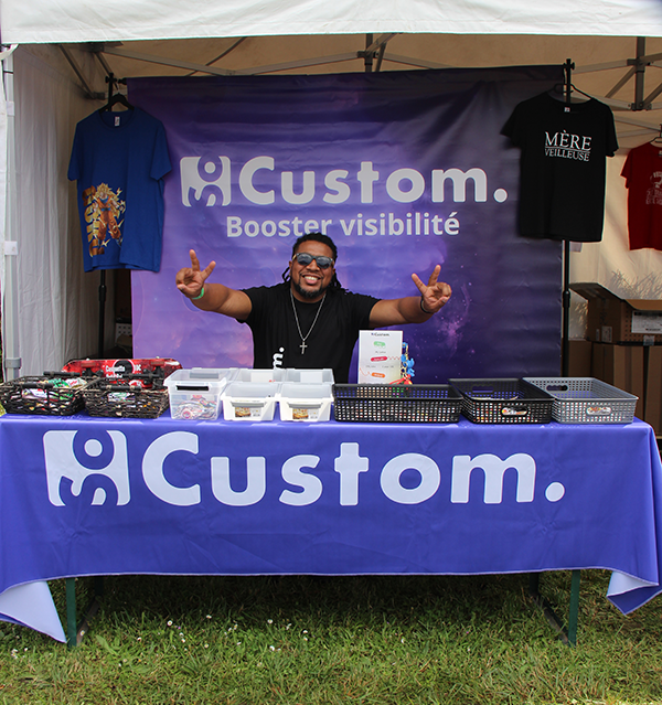 So custom spécialiste du marquage textile et objet sur strasbourg alsace, évènement Nl contest strasbourg 2024 stand de personnalisation en direct